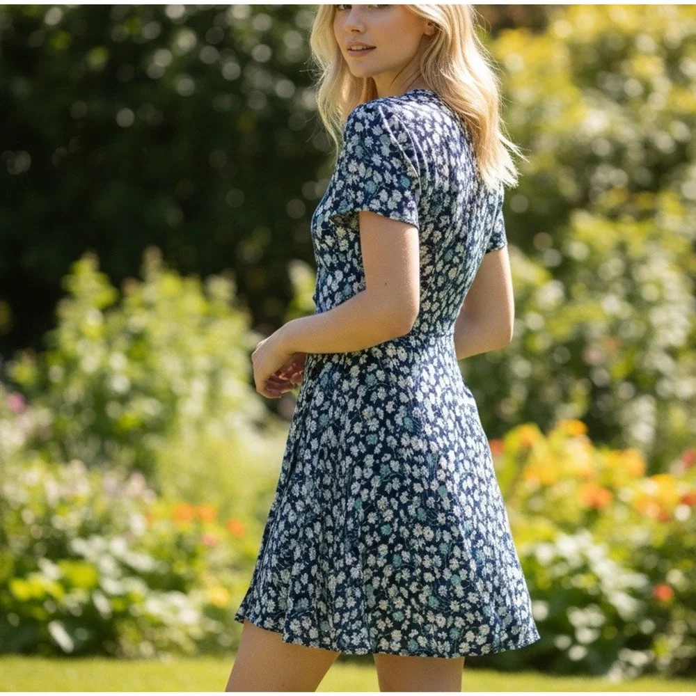 Madewell Blue Daisy Mini Wrap Dress SIZE 8 Button Daytime Business Casual $128 - Picture 2 of 10